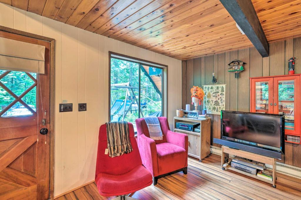 Peaceful Wooded Cabin By Mt Baker Ski Area! photo 4