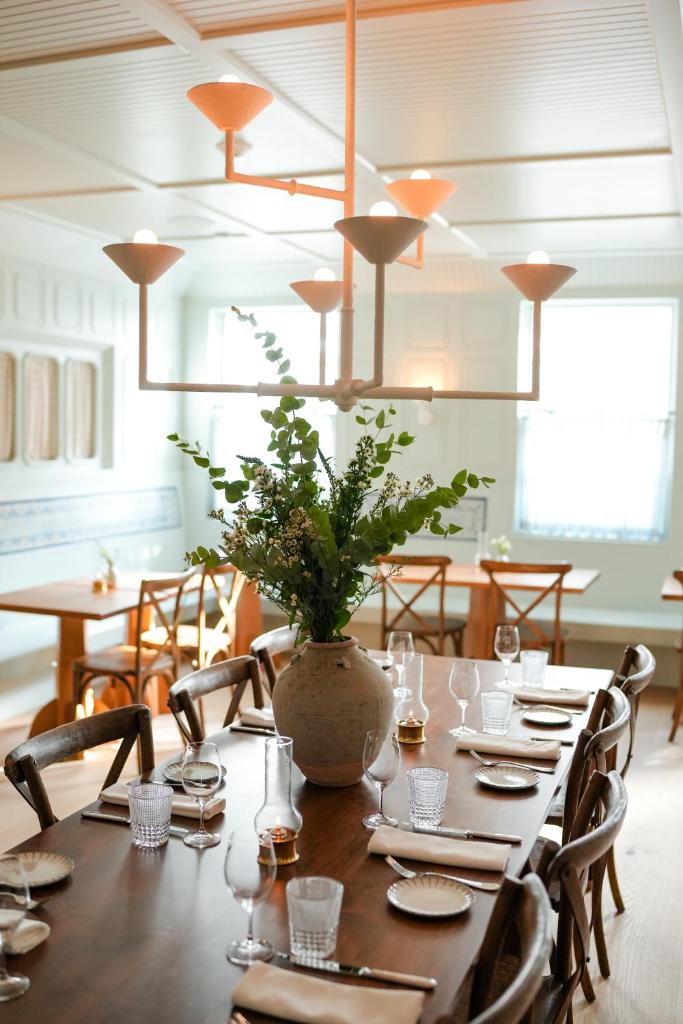 Canoe Place Inn & Cottages photo 3