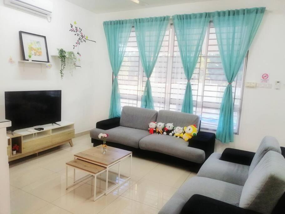 Desaru M'Cozy/12pax/Mini Pool/ Waterpark/BBQ/WIFI