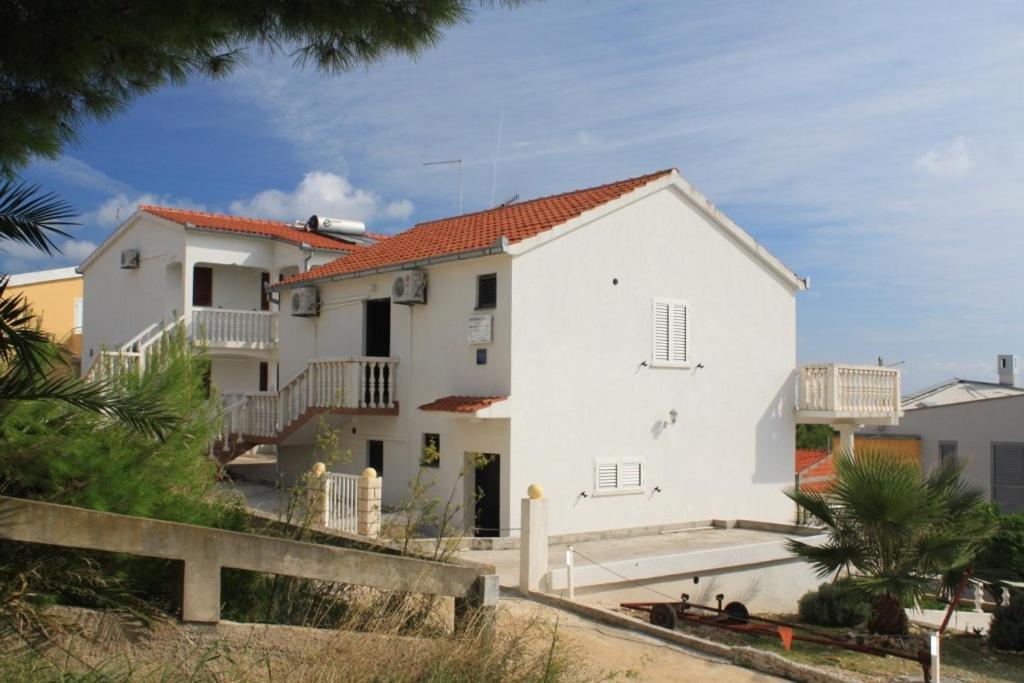 Apartments with a parking space Rukavac, Vis - 8838 photo 1