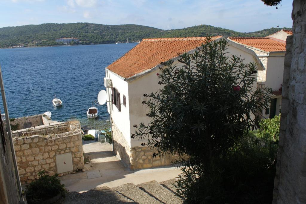 Apartments by the sea Vis - 8525 photo 1