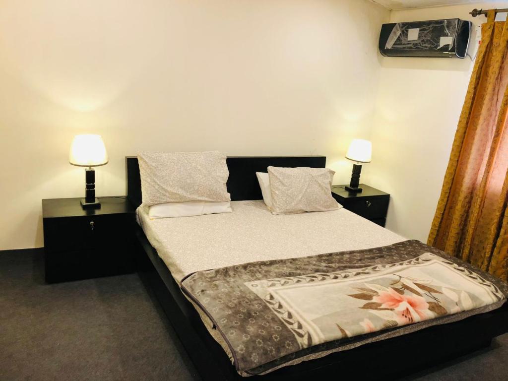 Fully Luxurious Entire Villa Vacation Home In Bahria Town Phase 8 photo 4