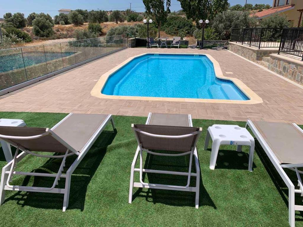 STUDIO in CAPTAINS HOUSE WITH A POOL photo 1