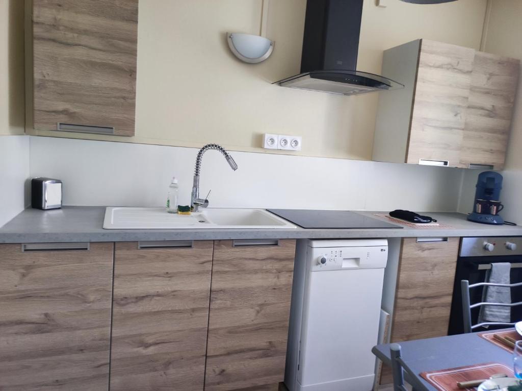 Studio - meublé tourisme, trois étoiles - 34 M2 refait à neuf- Résidence photo 2