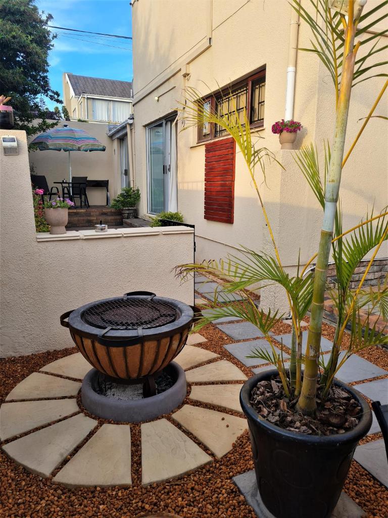 Walters Lane Economy Apartment 1 - No Loadshedding - Tap to explore photos