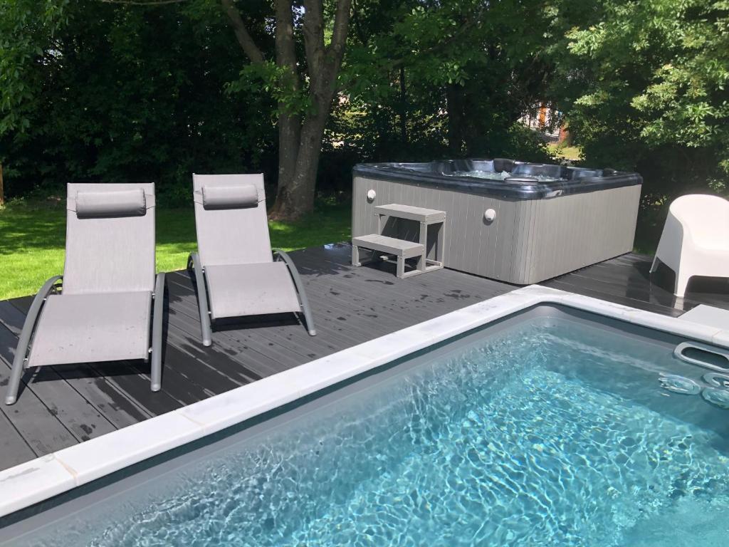 PAUSE NATURE SORBAIS Gite de groupe avec Piscine, Spas, Sauna et Hammam Shower avec 8 chambres et 8 salles de bain, grande cuisine et grande salle de vie photo 1