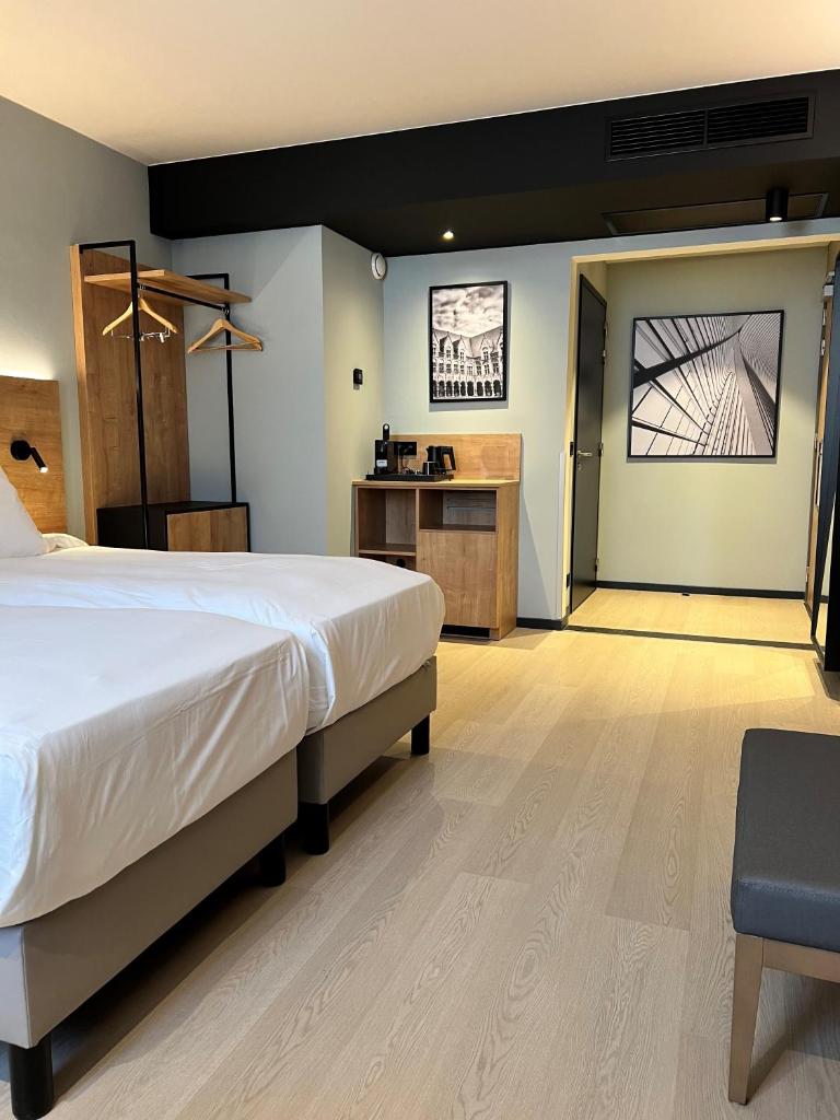 Radisson Hotel Lige City Centre - Tap to explore photos