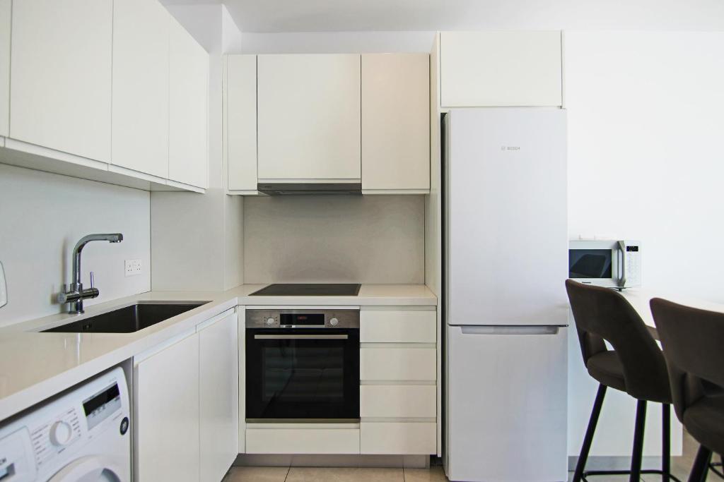 Phaedrus Living - Seaside Executive Flat Harbour 203 photo 1