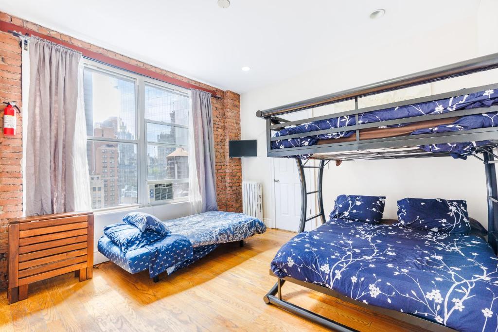 Studios in New York - Tap to explore photos