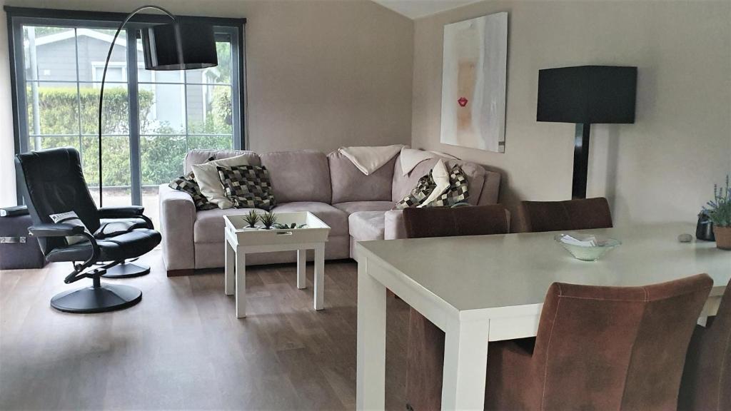 Mooi Chalet voor een Top Vakantie aan Zee photo 3