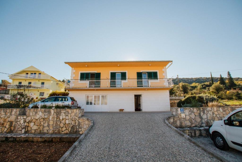 Apartments with a parking space Marina, Trogir - 11554 photo 1