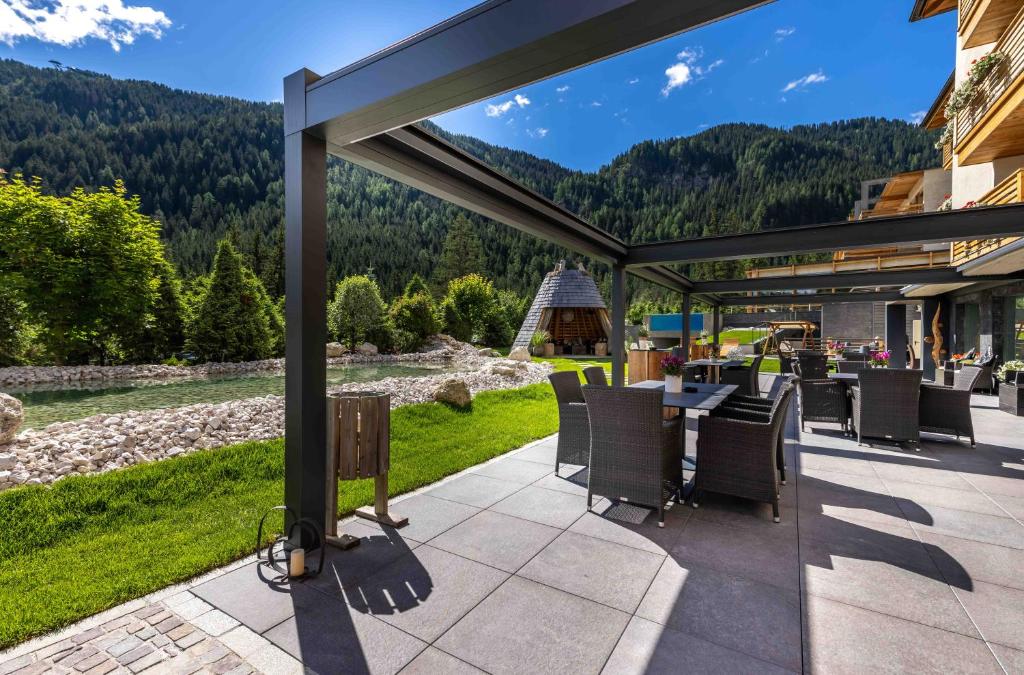 Hotel Cristallo - Wellness Mountain Living photo 4