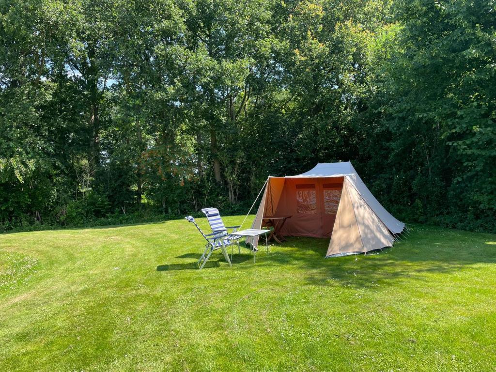 Ingerichte de Waard tent voor 2 personen photo 3
