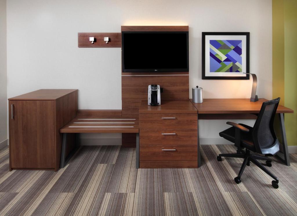 Holiday Inn Express Hotel & Suites Fisherman's Wharf, an IHG Hotel photo 2