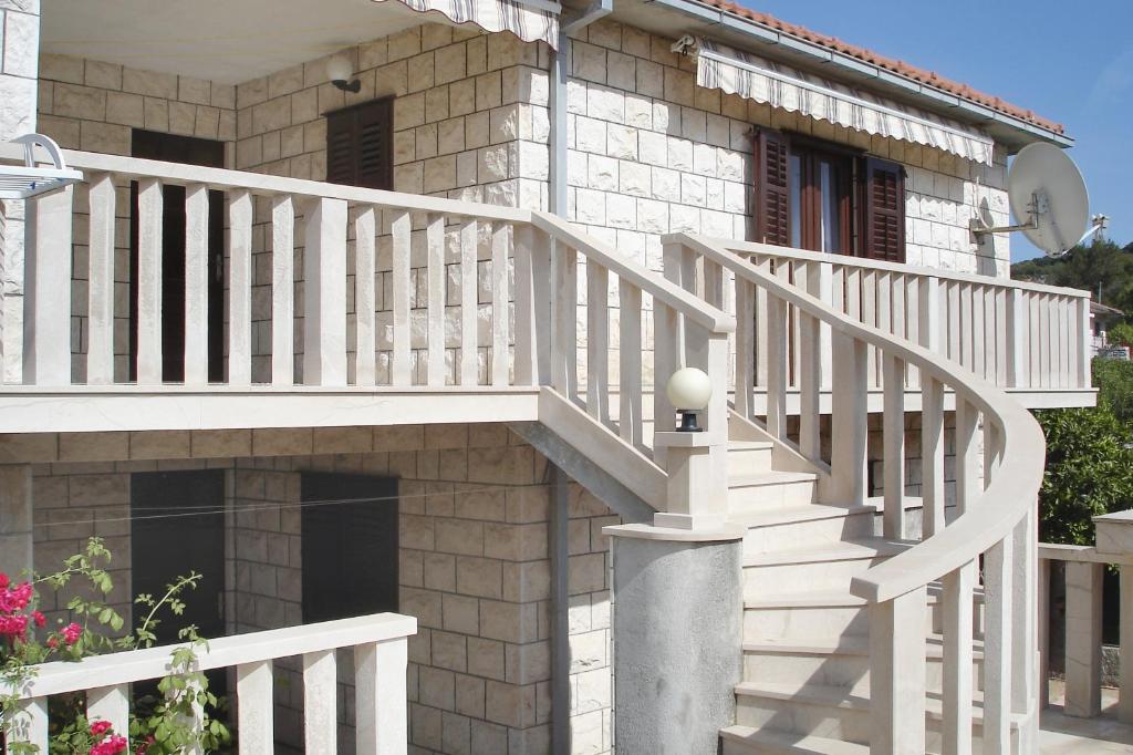Apartments with a parking space Povlja, Brac - 8628 photo 2