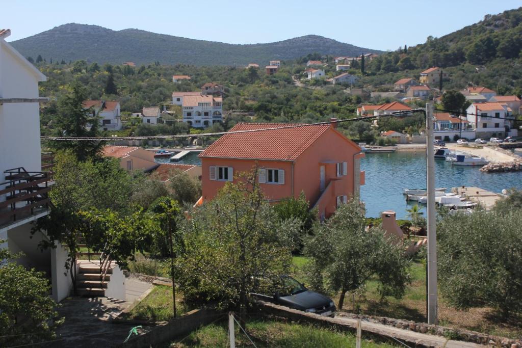 Apartments by the sea Lukoran (Ugljan) - 8470 photo 2