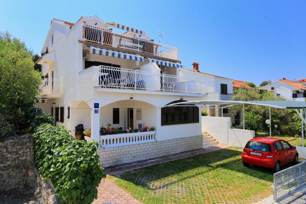 Family friendly seaside apartments Razanj, Rogoznica - 10373 photo 1