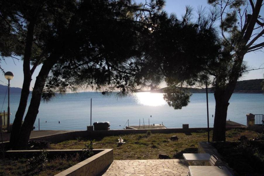 Apartments by the sea Martinscica, Cres - 11279 photo 4