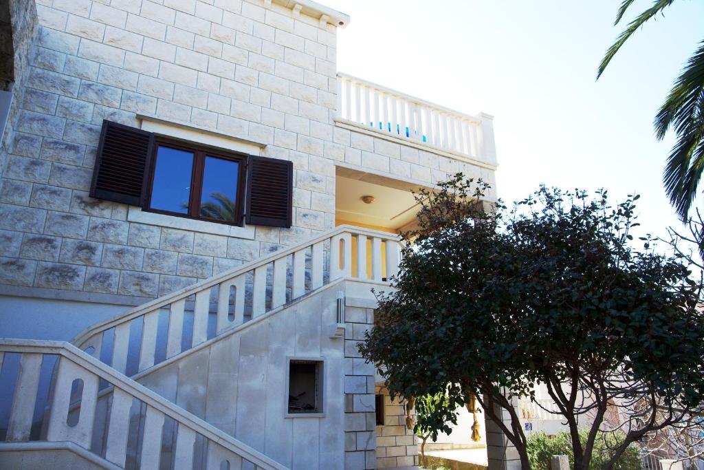 Apartments with a parking space Sumartin, Brac - 11387 photo 2