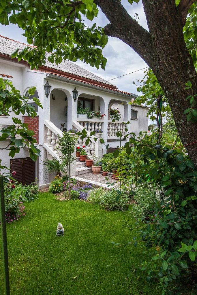Apartments with a parking space Crikvenica - 11307