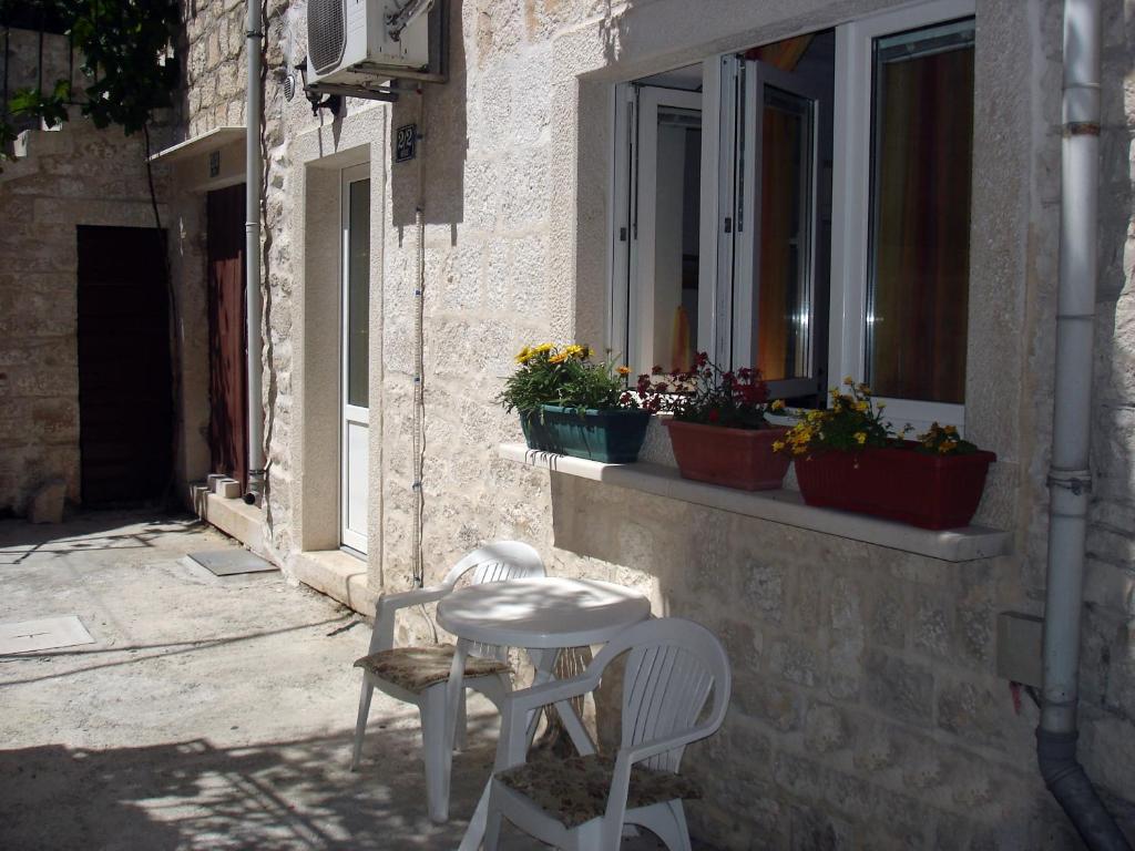 Apartments by the sea Pucisca, Brac - 11263 photo 1