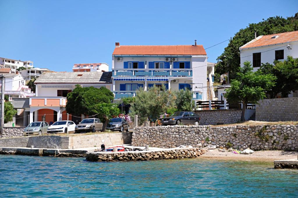 Apartments by the sea Metajna, Pag - 10405 photo 1
