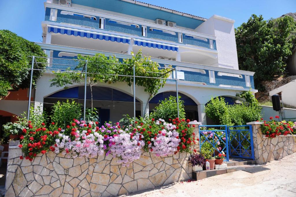 Apartments by the sea Metajna, Pag - 10405 photo 2