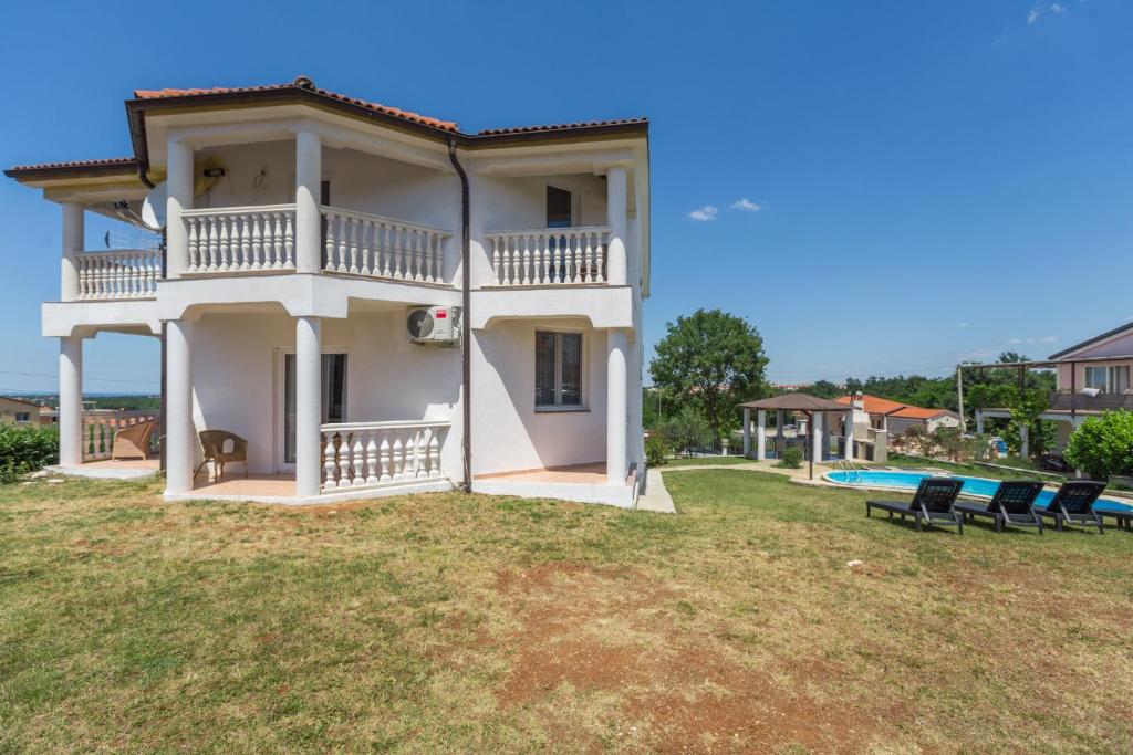 Holiday house with a swimming pool Radmani, Porec - 16440 photo 2