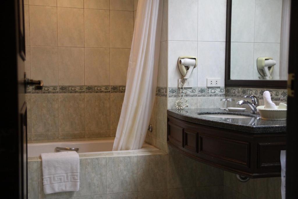 Herald Suites Solana - Tap to explore photos