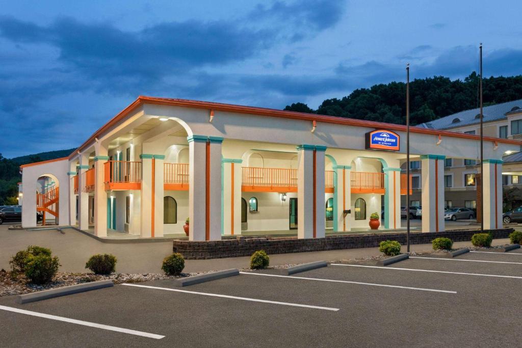 Howard Johnson by Wyndham Chattanooga Lookout Mountain I-24 image
