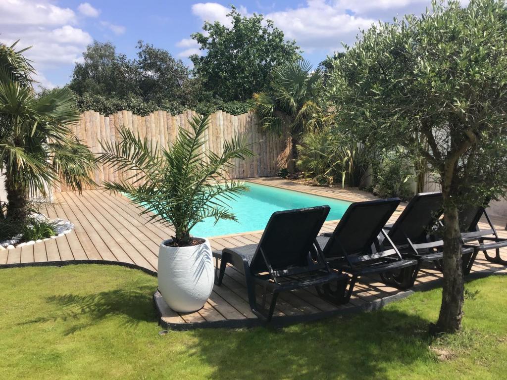 Maison avec piscine, jaccuzi, hammam à 800 m du lac