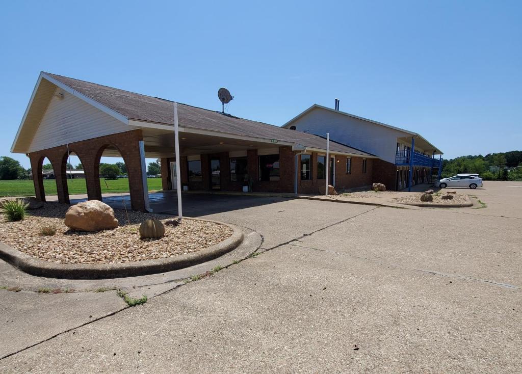 Cactus Inn & Suites image