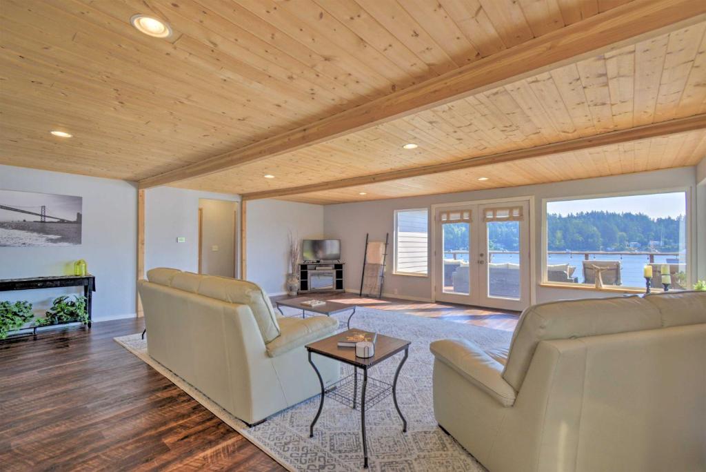 Waterfront Gig Harbor Home with Furnished Deck photo 4