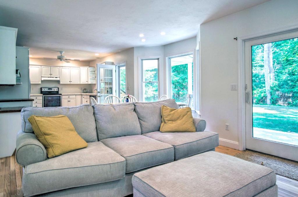Marion Home with Private Deck Less Than 1 Mi From Beach photo 3