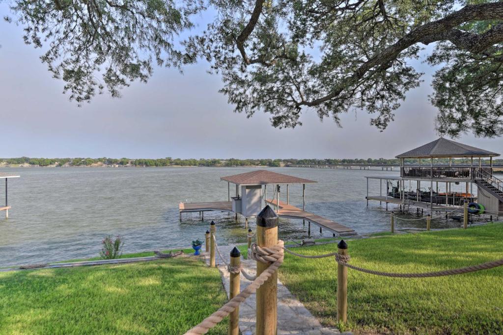 Lakefront Granbury Getaway Boat, Swim and Fish photo 2