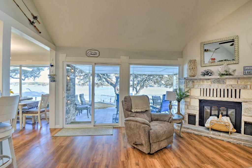 Lakefront Granbury Getaway Boat, Swim and Fish photo 4