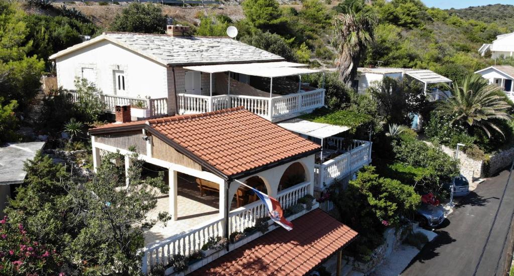 Apartments by the sea Milna, Vis - 8917 photo 1