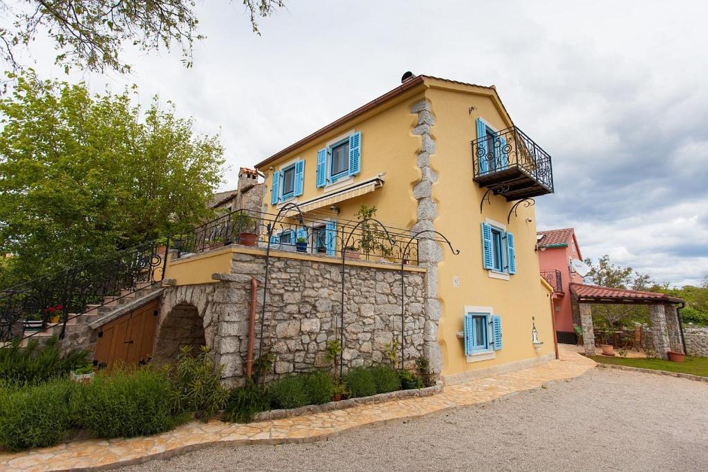 Apartments with a parking space Kornic, Krk - 11506 photo 1