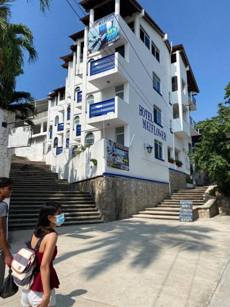 Hotel & Hostal Mayflower