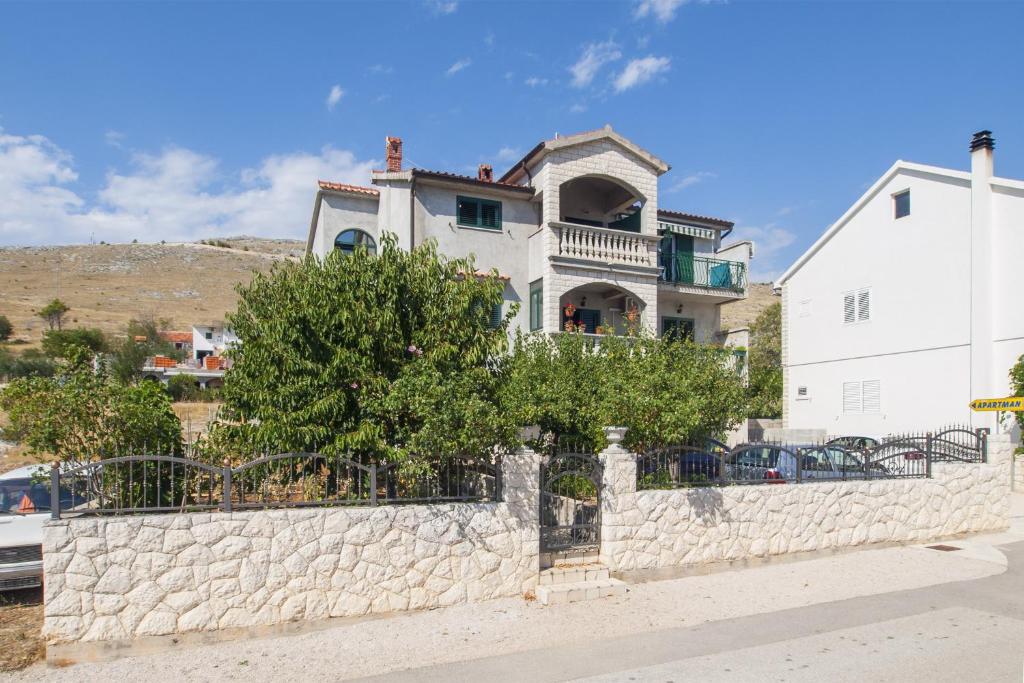 Apartments with a parking space Grebastica, Sibenik - 11572 photo 1