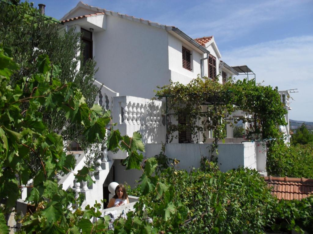 Apartments by the sea Prvic Luka, Prvic - 13845 photo 1