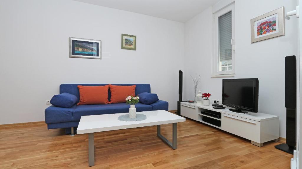 Apartments with a parking space Makarska - 13871 photo 4
