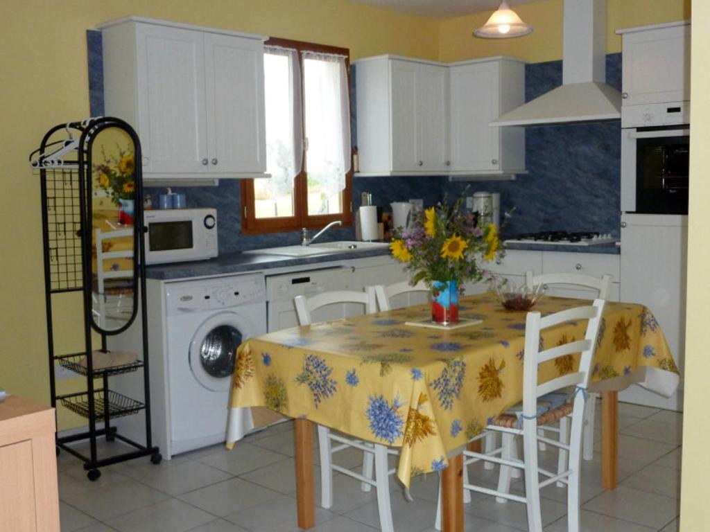 Gîte Saint-Méard-de-Drône, 3 pièces, 3 personnes - FR-1-616-90 photo 3