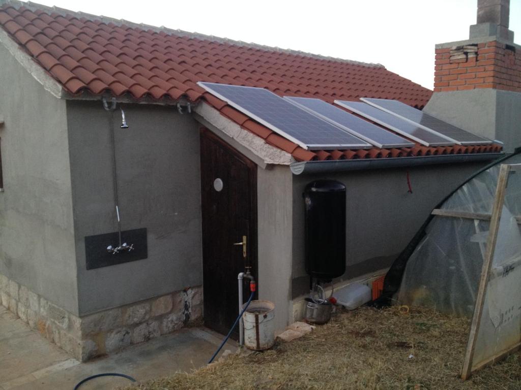 Secluded house with a parking space Podhumlje, Vis - 13984 photo 2