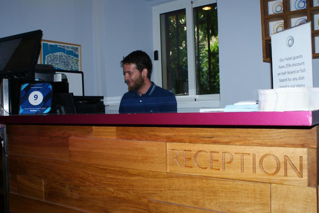 Apartments and rooms with WiFi Zadar - 14030 photo 4