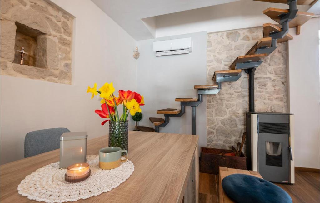 Nice Home In Runovici With Jacuzzi, Wifi And 2 Bedrooms photo 2