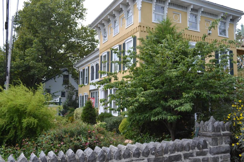 EJ Bowman House Bed & Breakfast photo 2