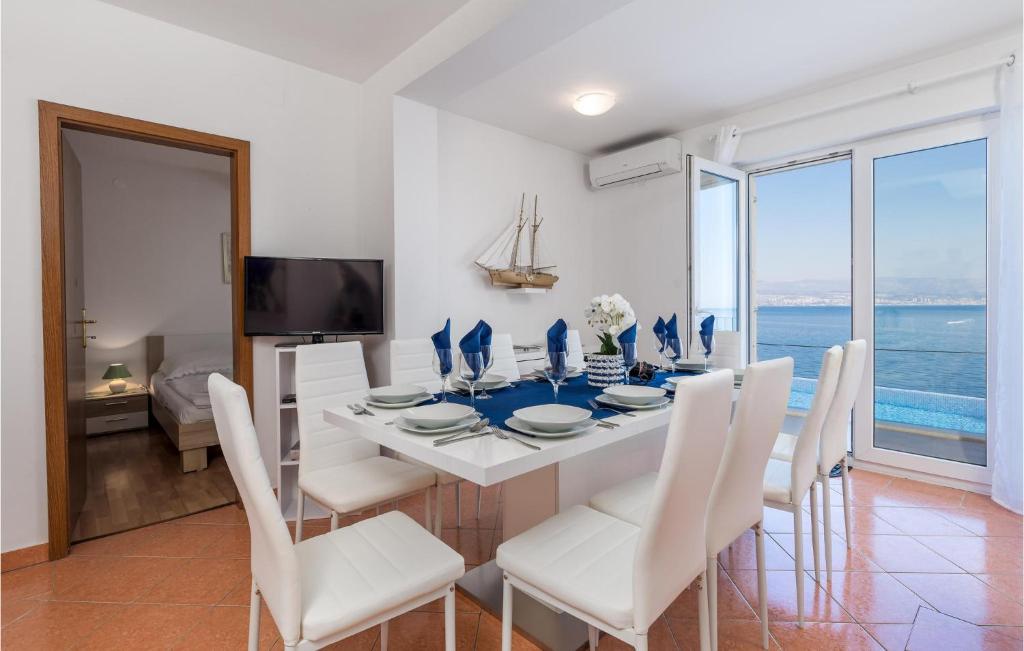 Awesome Home In Medveja With 5 Bedrooms, Wifi And Outdoor Swimming Pool photo 1
