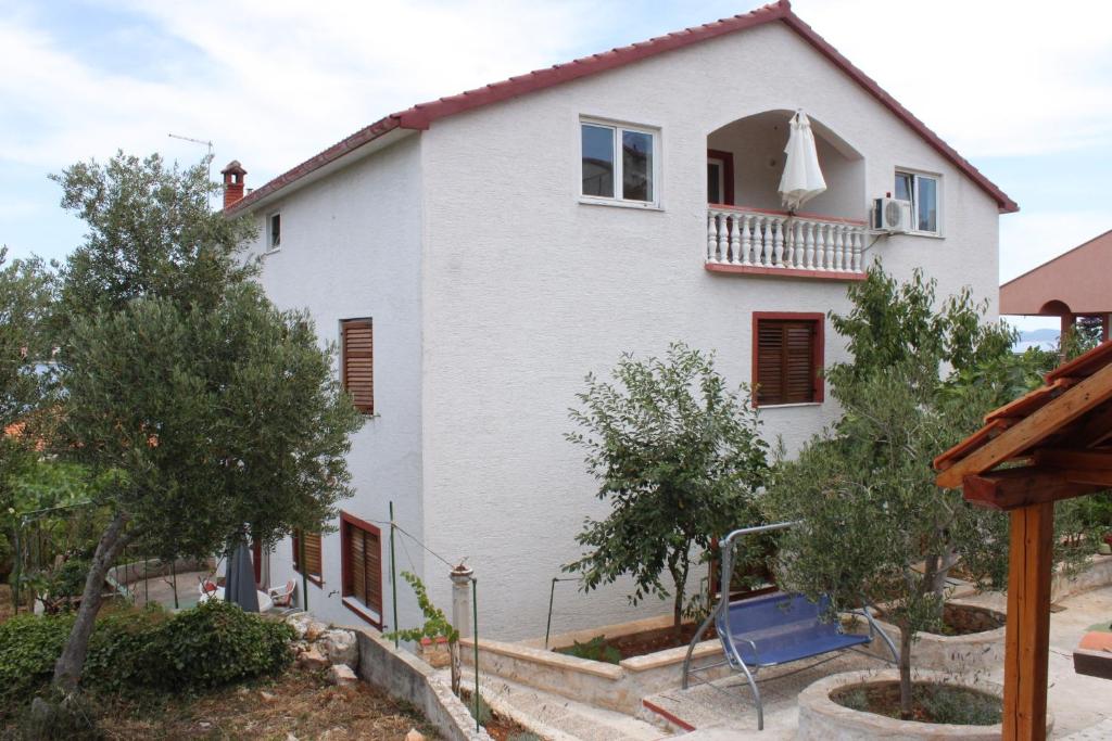 Apartments by the sea Kali, Ugljan - 8234 photo 1