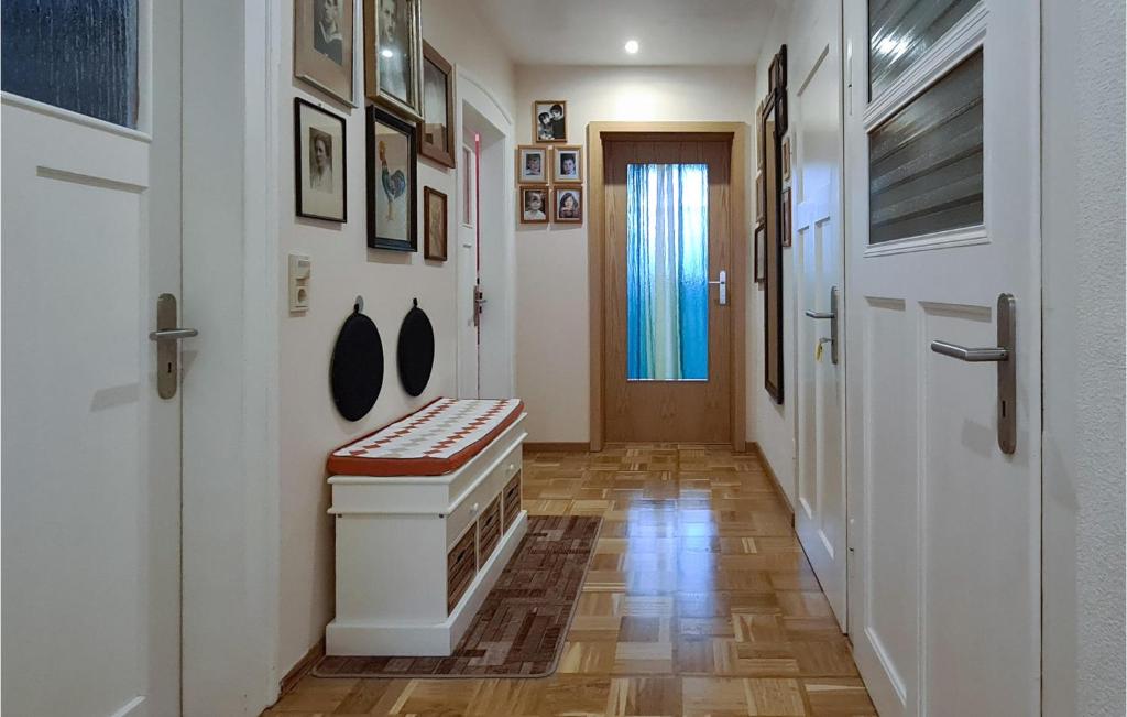 Awesome Apartment In Suhl With 2 Bedrooms And Wifi photo 4